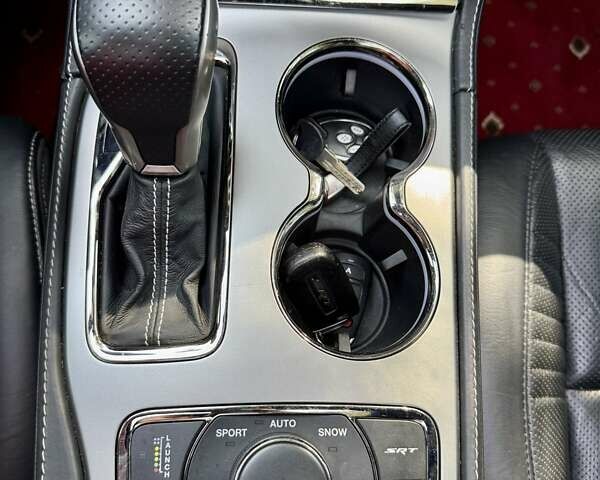 Чорний Джип Grand Cherokee, об'ємом двигуна 6.4 л та пробігом 131 тис. км за 34999 $, фото 42 на Automoto.ua