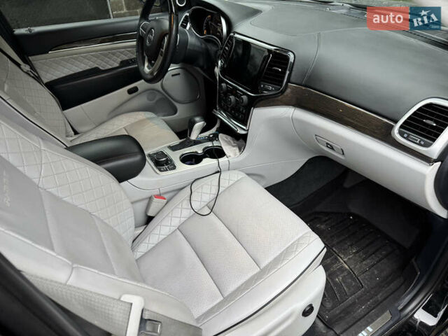 Черный Джип Гранд Чероки, объемом двигателя 5.65 л и пробегом 86 тыс. км за 35000 $, фото 18 на Automoto.ua