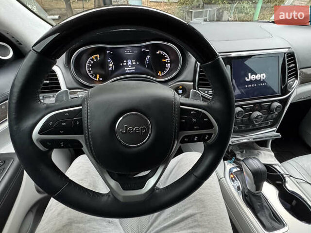 Черный Джип Гранд Чероки, объемом двигателя 5.65 л и пробегом 86 тыс. км за 35000 $, фото 19 на Automoto.ua
