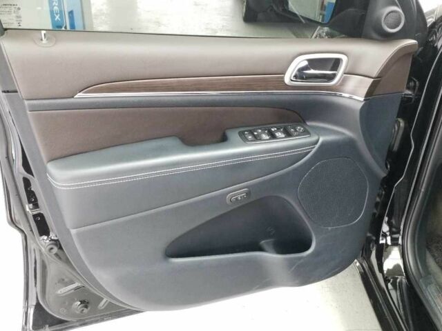 Черный Джип Гранд Чероки, объемом двигателя 0 л и пробегом 117 тыс. км за 14000 $, фото 5 на Automoto.ua