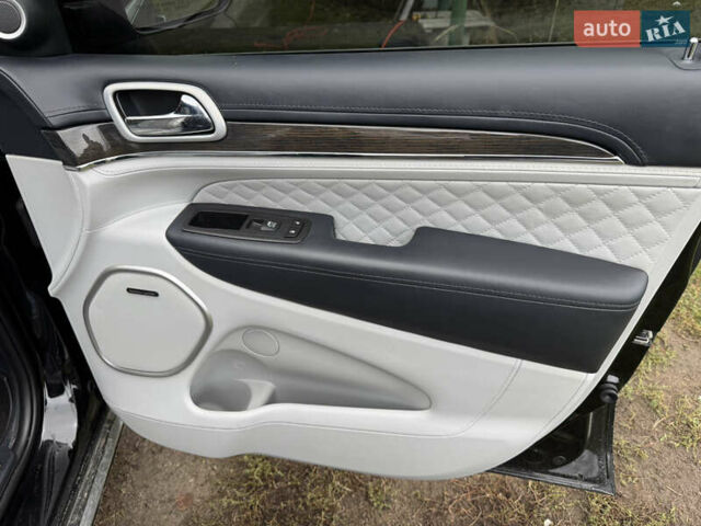 Черный Джип Гранд Чероки, объемом двигателя 5.65 л и пробегом 86 тыс. км за 35000 $, фото 17 на Automoto.ua