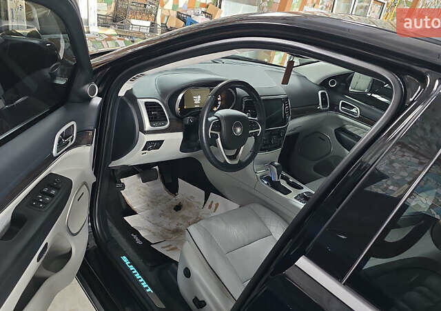 Черный Джип Гранд Чероки, объемом двигателя 5.65 л и пробегом 86 тыс. км за 35000 $, фото 24 на Automoto.ua