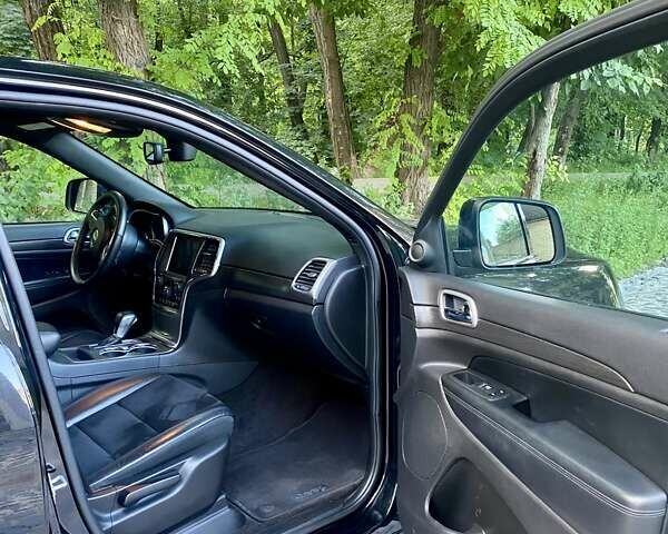 Джип Гранд Чероки 2018 в Киеве на Automoto.ua Черный Джип Гранд Чероки, объемом двигателя 3.6 л и пробегом 126 тыс. км за 24999 $, фото 8 на Automoto.ua