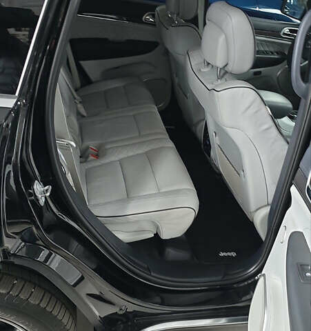 Черный Джип Гранд Чероки, объемом двигателя 5.65 л и пробегом 86 тыс. км за 35000 $, фото 25 на Automoto.ua