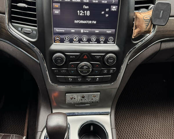 Черный Джип Гранд Чероки, объемом двигателя 2.99 л и пробегом 147 тыс. км за 30000 $, фото 13 на Automoto.ua