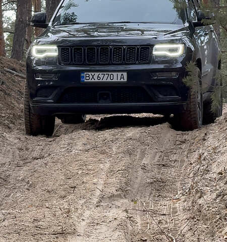 Черный Джип Гранд Чероки, объемом двигателя 5.65 л и пробегом 86 тыс. км за 35000 $, фото 4 на Automoto.ua