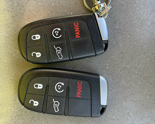 Чорний Джип Grand Cherokee, об'ємом двигуна 3.6 л та пробігом 117 тис. км за 33333 $, фото 10 на Automoto.ua