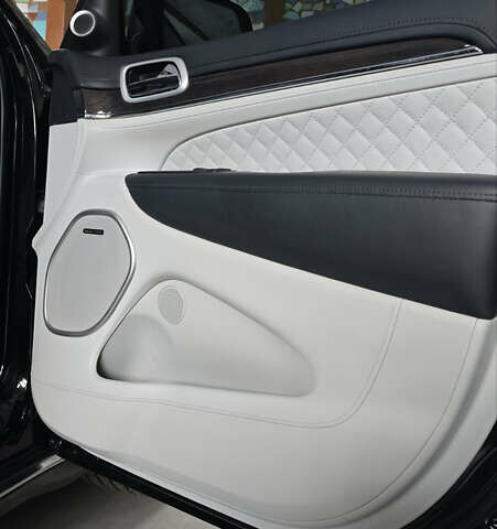 Черный Джип Гранд Чероки, объемом двигателя 5.65 л и пробегом 86 тыс. км за 35000 $, фото 29 на Automoto.ua