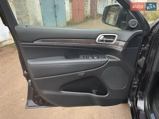 Чорний Джип Grand Cherokee, об'ємом двигуна 3 л та пробігом 100 тис. км за 29999 $, фото 41 на Automoto.ua