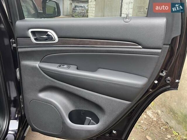 Чорний Джип Grand Cherokee, об'ємом двигуна 3 л та пробігом 100 тис. км за 29999 $, фото 215 на Automoto.ua