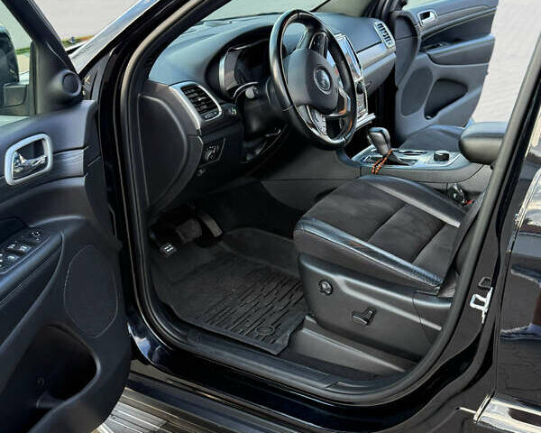 Джип Гранд Чероки 2020 в Тернополе на Automoto.ua Черный Джип Гранд Чероки, объемом двигателя 3.6 л и пробегом 40 тыс. км за 30500 $, фото 9 на Automoto.ua