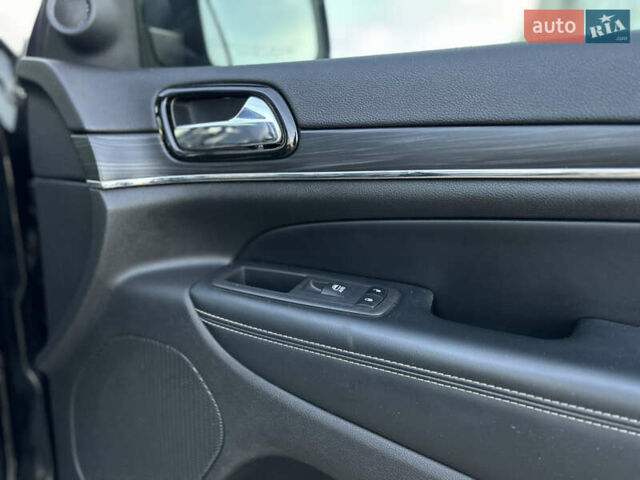 Джип Гранд Чероки 2020 в Полтаве на Automoto.ua Черный Джип Гранд Чероки, объемом двигателя 3.61 л и пробегом 73 тыс. км за 29000 $, фото 20 на Automoto.ua