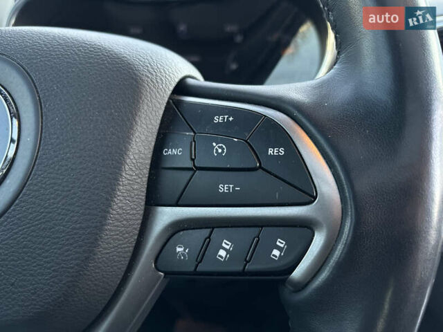 Джип Гранд Чероки 2020 в Полтаве на Automoto.ua Черный Джип Гранд Чероки, объемом двигателя 3.61 л и пробегом 73 тыс. км за 29000 $, фото 25 на Automoto.ua