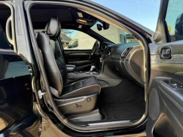 Чорний Джип Grand Cherokee, об'ємом двигуна 5.7 л та пробігом 31 тис. км за 12000 $, фото 9 на Automoto.ua