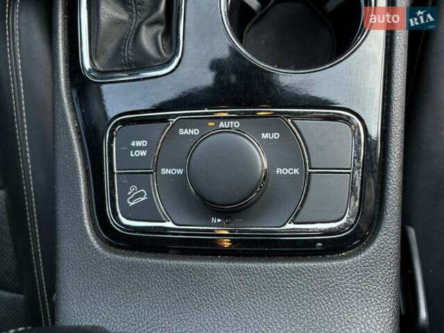 Джип Гранд Чероки 2020 в Полтаве на Automoto.ua Черный Джип Гранд Чероки, объемом двигателя 3.61 л и пробегом 73 тыс. км за 29000 $, фото 24 на Automoto.ua