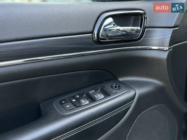 Джип Гранд Чероки 2020 в Полтаве на Automoto.ua Черный Джип Гранд Чероки, объемом двигателя 3.61 л и пробегом 73 тыс. км за 29000 $, фото 19 на Automoto.ua