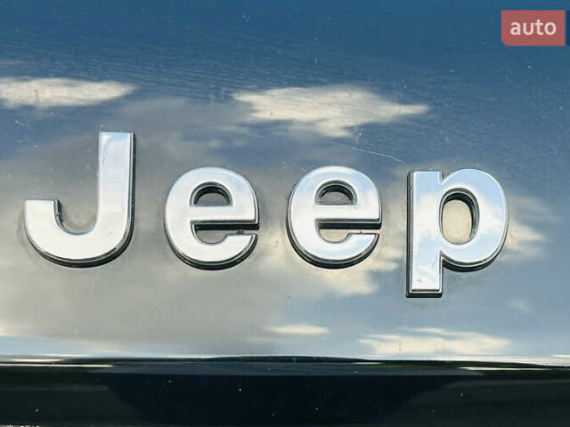 Черный Джип Гранд Чероки, объемом двигателя 5.65 л и пробегом 105 тыс. км за 43000 $, фото 1 на Automoto.ua