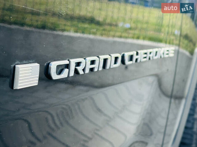 Черный Джип Гранд Чероки, объемом двигателя 5.65 л и пробегом 105 тыс. км за 43000 $, фото 2 на Automoto.ua