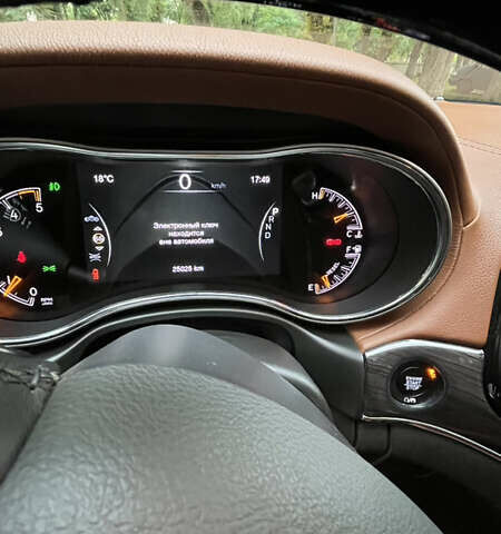 Черный Джип Гранд Чероки, объемом двигателя 2.99 л и пробегом 27 тыс. км за 47000 $, фото 1 на Automoto.ua