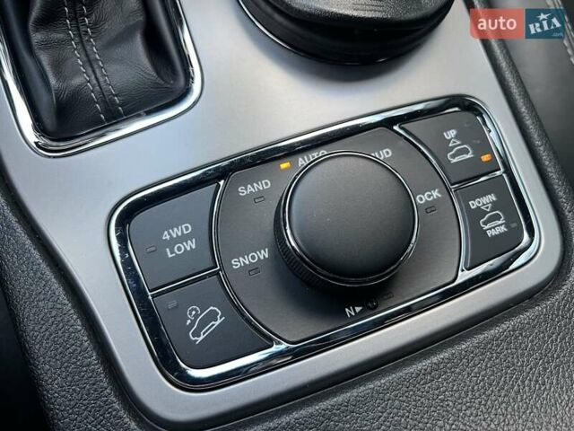 Джип Гранд Чероки 2021 в Киеве на Automoto.ua Черный Джип Гранд Чероки, объемом двигателя 2.97 л и пробегом 62 тыс. км за 41500 $, фото 31 на Automoto.ua