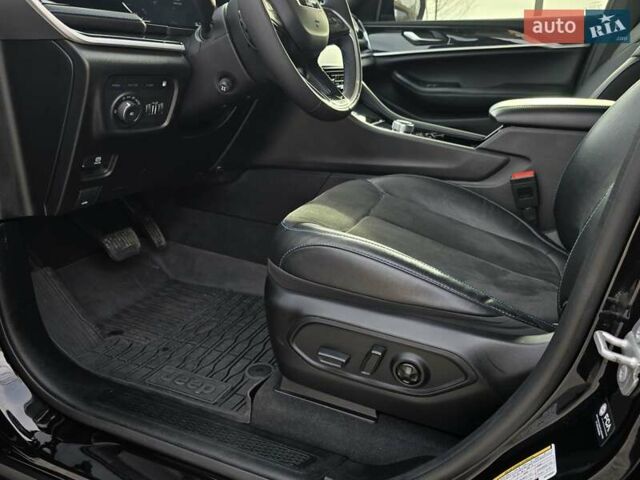 Черный Джип Гранд Чероки, объемом двигателя 2 л и пробегом 53 тыс. км за 59000 $, фото 42 на Automoto.ua