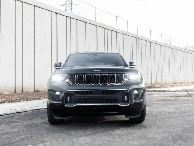 Чорний Джип Grand Cherokee, об'ємом двигуна 0.57 л та пробігом 28 тис. км за 30500 $, фото 3 на Automoto.ua