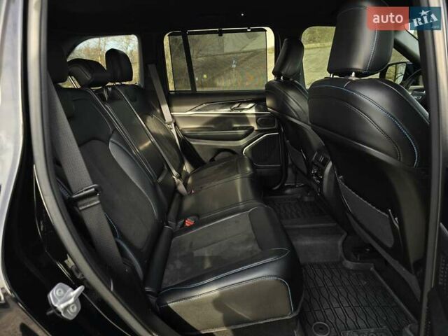 Черный Джип Гранд Чероки, объемом двигателя 2 л и пробегом 53 тыс. км за 59000 $, фото 69 на Automoto.ua