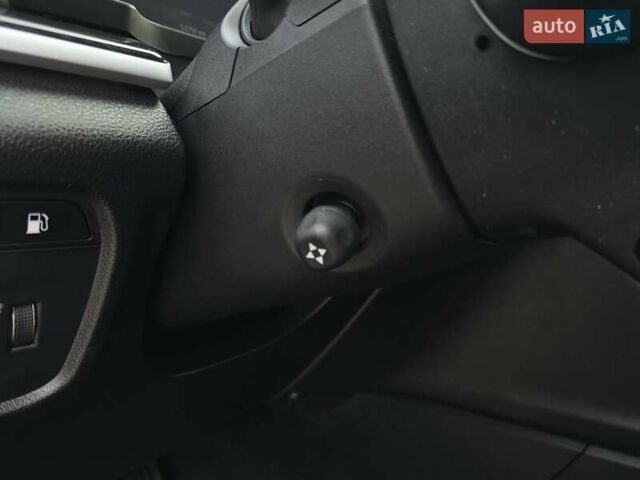 Черный Джип Гранд Чероки, объемом двигателя 2 л и пробегом 53 тыс. км за 59000 $, фото 66 на Automoto.ua