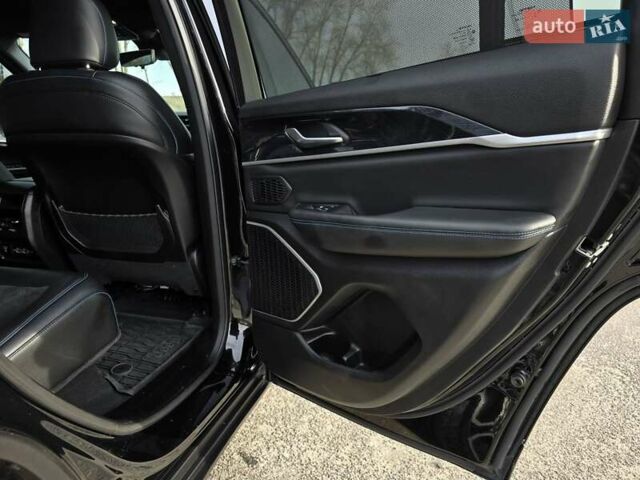 Черный Джип Гранд Чероки, объемом двигателя 2 л и пробегом 53 тыс. км за 59000 $, фото 75 на Automoto.ua