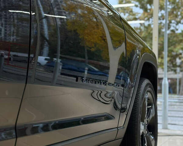 Чорний Джип Grand Cherokee, об'ємом двигуна 2 л та пробігом 6 тис. км за 57000 $, фото 11 на Automoto.ua