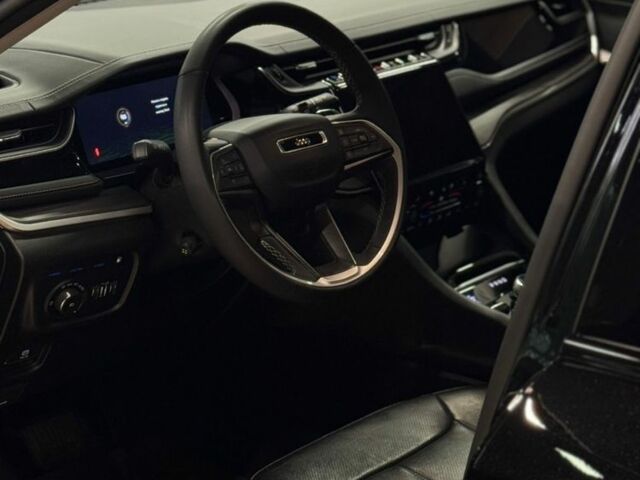 Чорний Джип Grand Cherokee, об'ємом двигуна 2 л та пробігом 40 тис. км за 57000 $, фото 8 на Automoto.ua