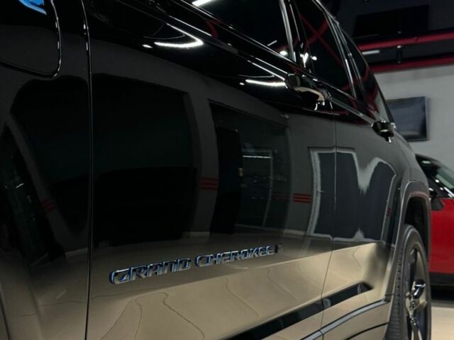 Чорний Джип Grand Cherokee, об'ємом двигуна 2 л та пробігом 40 тис. км за 57000 $, фото 3 на Automoto.ua