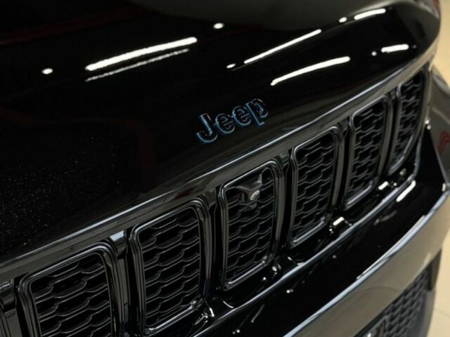 Чорний Джип Grand Cherokee, об'ємом двигуна 2 л та пробігом 40 тис. км за 57000 $, фото 5 на Automoto.ua