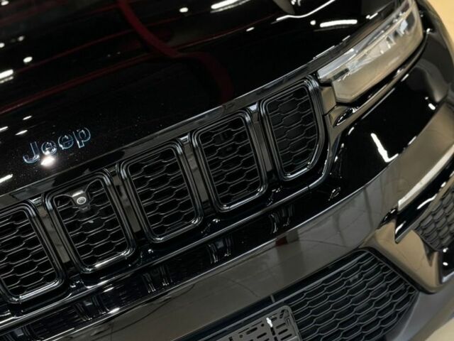 Чорний Джип Grand Cherokee, об'ємом двигуна 2 л та пробігом 40 тис. км за 57000 $, фото 9 на Automoto.ua