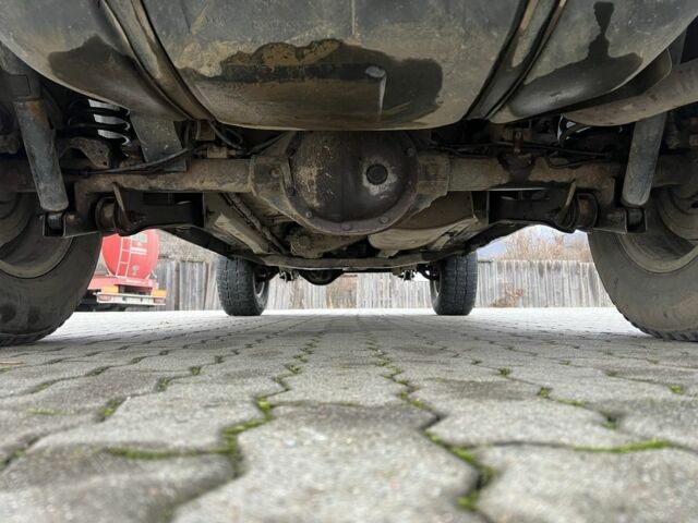 Фиолетовый Джип Гранд Чероки, объемом двигателя 2.5 л и пробегом 300 тыс. км за 5200 $, фото 12 на Automoto.ua