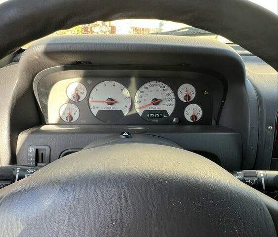 Джип Гранд Чероки 2001 в Славянске на Automoto.ua Коричневый Джип Гранд Чероки, объемом двигателя 4.7 л и пробегом 205 тыс. км за 3500 $, фото 9 на Automoto.ua