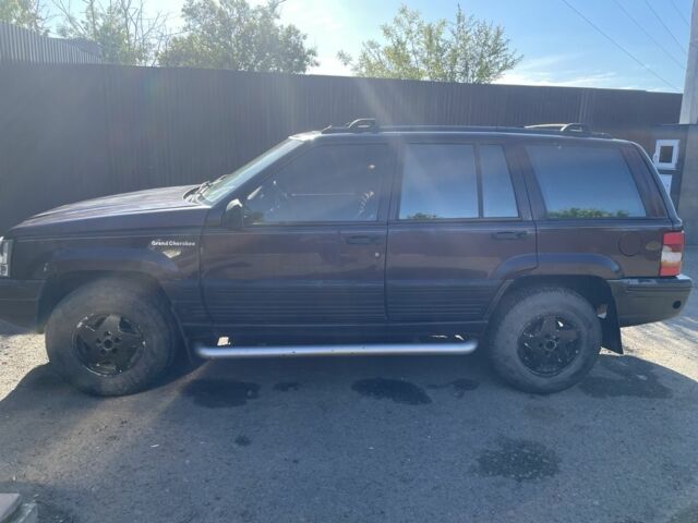 Красный Джип Гранд Чероки, объемом двигателя 5.2 л и пробегом 270 тыс. км за 3100 $, фото 3 на Automoto.ua