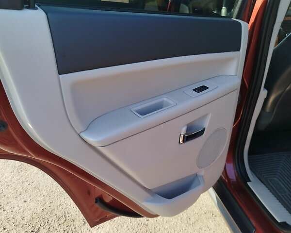 Красный Джип Гранд Чероки, объемом двигателя 2.99 л и пробегом 330 тыс. км за 11400 $, фото 13 на Automoto.ua