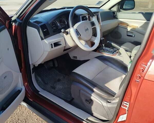 Красный Джип Гранд Чероки, объемом двигателя 2.99 л и пробегом 330 тыс. км за 11400 $, фото 14 на Automoto.ua