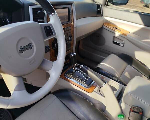 Красный Джип Гранд Чероки, объемом двигателя 2.99 л и пробегом 330 тыс. км за 11400 $, фото 11 на Automoto.ua