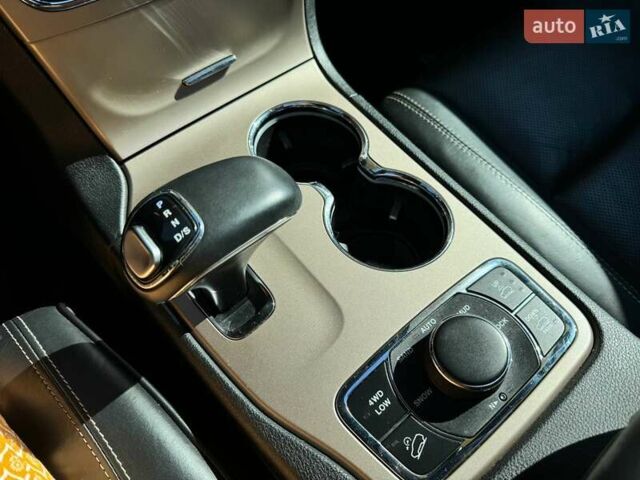 Красный Джип Гранд Чероки, объемом двигателя 2.99 л и пробегом 94 тыс. км за 25000 $, фото 24 на Automoto.ua