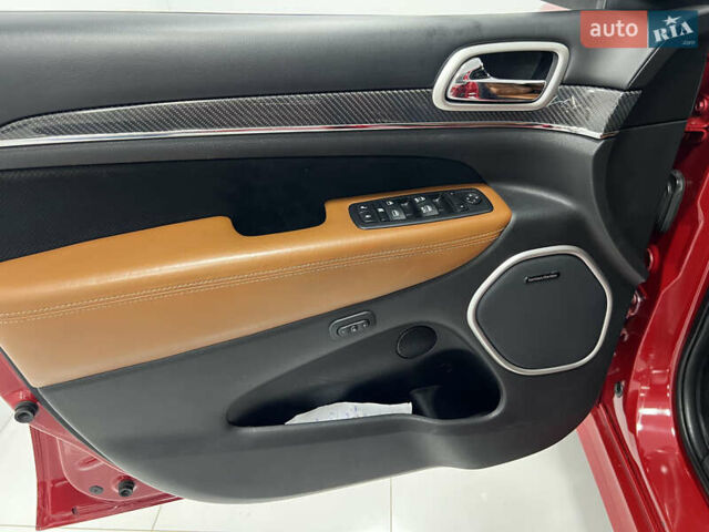 Красный Джип Гранд Чероки, объемом двигателя 6.42 л и пробегом 177 тыс. км за 33500 $, фото 27 на Automoto.ua