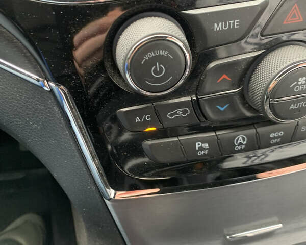Червоний Джип Grand Cherokee, об'ємом двигуна 3.6 л та пробігом 140 тис. км за 24500 $, фото 12 на Automoto.ua