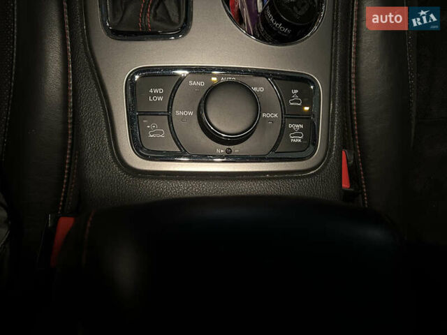Червоний Джип Grand Cherokee, об'ємом двигуна 2.99 л та пробігом 138 тис. км за 25000 $, фото 13 на Automoto.ua