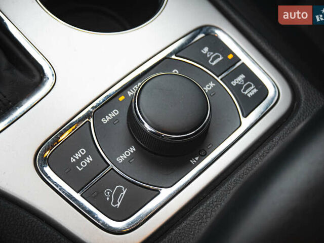 Красный Джип Гранд Чероки, объемом двигателя 3.6 л и пробегом 55 тыс. км за 28900 $, фото 28 на Automoto.ua