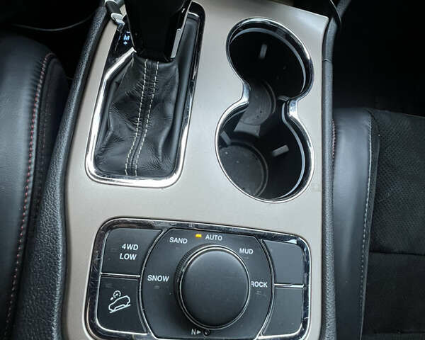 Червоний Джип Grand Cherokee, об'ємом двигуна 3.6 л та пробігом 160 тис. км за 25000 $, фото 10 на Automoto.ua