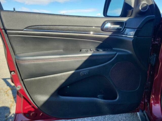 Красный Джип Гранд Чероки, объемом двигателя 5.7 л и пробегом 25 тыс. км за 5200 $, фото 13 на Automoto.ua