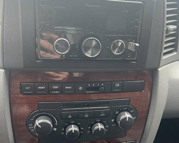 Джип Grand Cherokee, об'ємом двигуна 5.65 л та пробігом 180 тис. км за 9900 $, фото 6 на Automoto.ua