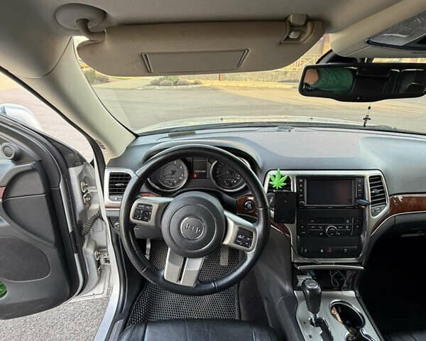 Джип Grand Cherokee, об'ємом двигуна 2.99 л та пробігом 142 тис. км за 20000 $, фото 13 на Automoto.ua