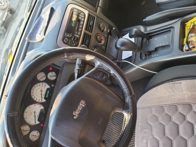 Джип Grand Cherokee 2002 у Краматорске на Automoto.ua Сірий Джип Grand Cherokee, об'ємом двигуна 2.7 л та пробігом 366 тис. км за 5700 $, фото 2 на Automoto.ua